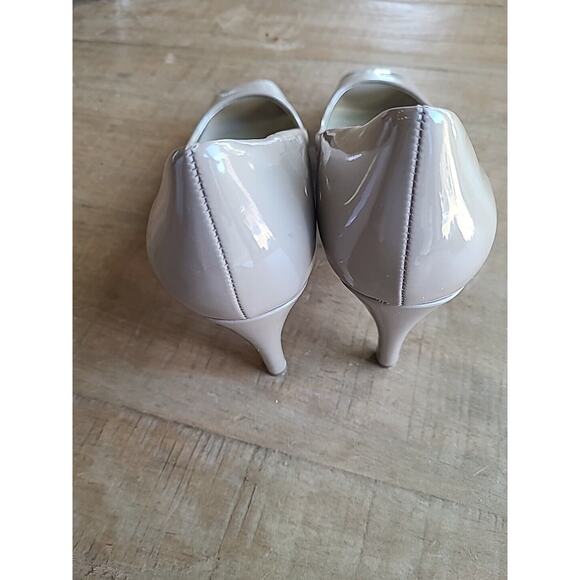Bandolino “RAINAA” PU Patent Leather Peep Toe Slip On 3.5”‎ High Heel Pumps 9 M - Picture 4 of 6